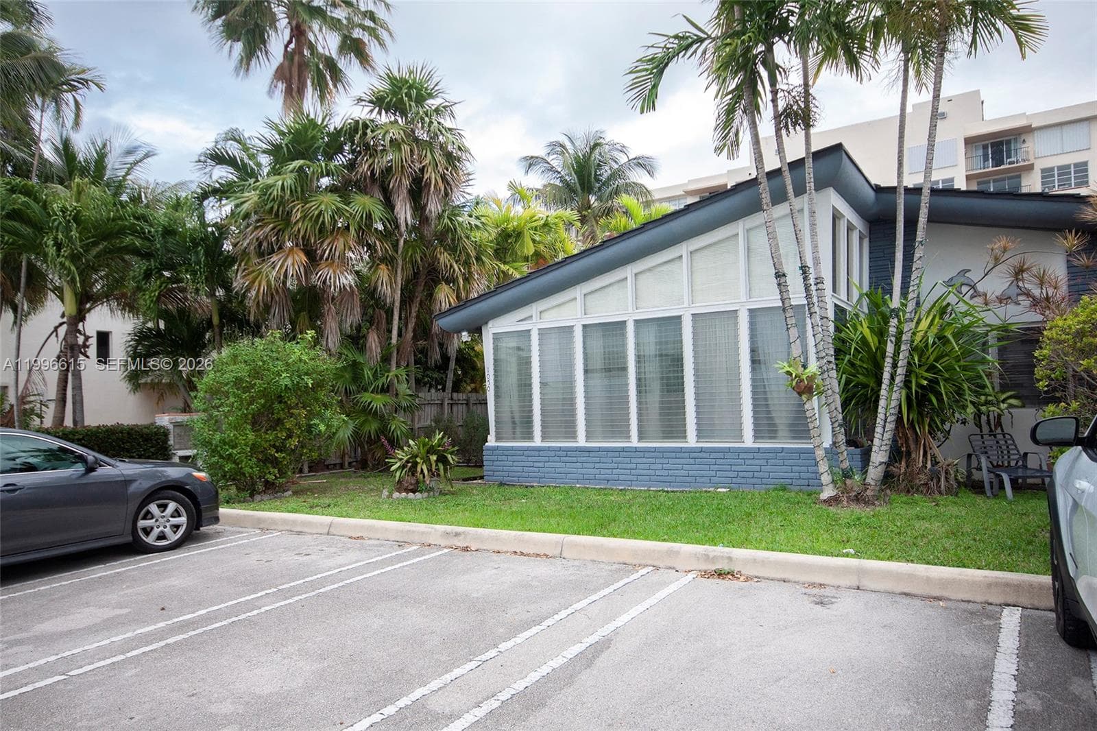 1050 92nd St # 4, Bay Harbor Islands, FL 33154 photo 2
