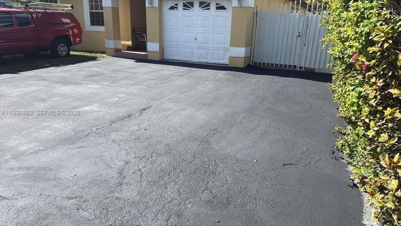 19712 NW 82nd Pl, Hialeah, FL 33015 photo 4