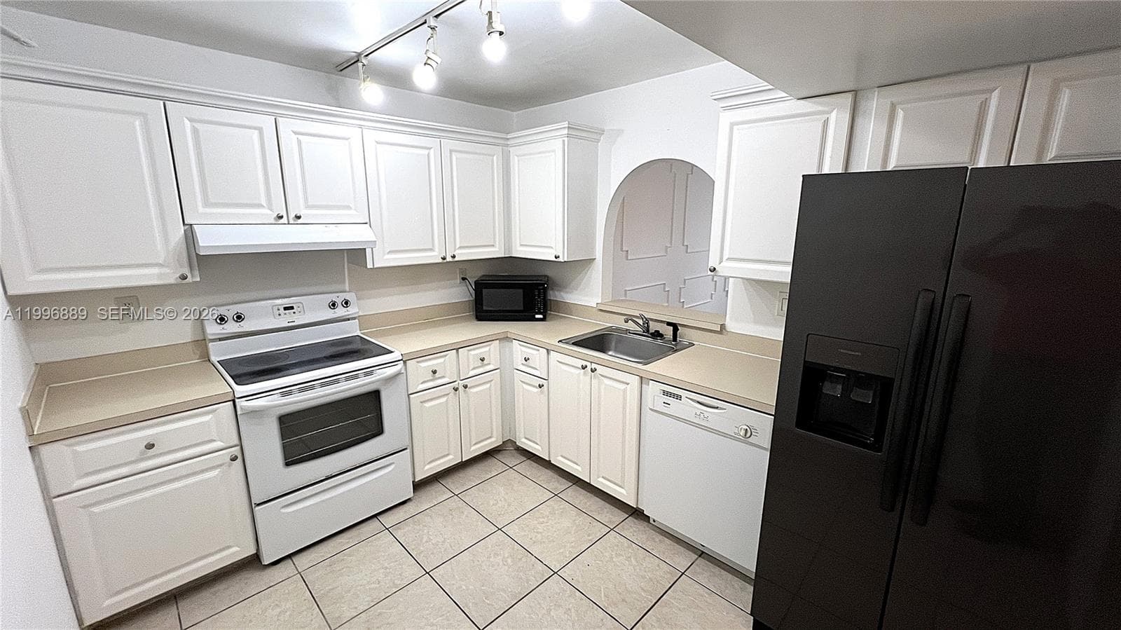 711 N Pine Island Rd # 211, Plantation, FL 33324 photo 5