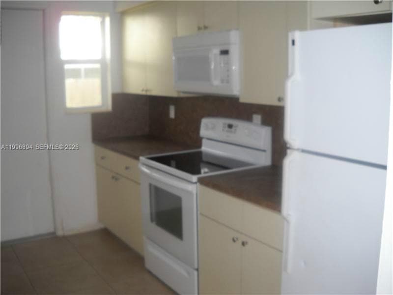 1040 92 ST # 3, Bay Harbor Islands, FL 33154 photo 4