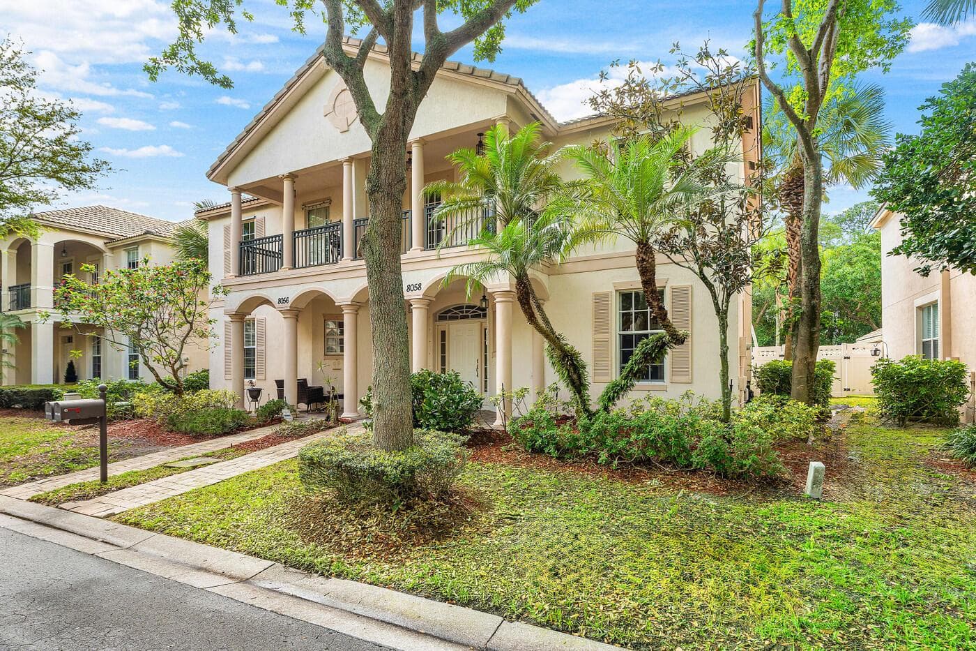 8058 Murano Circle, Palm Beach Gardens, FL 33418 photo 2
