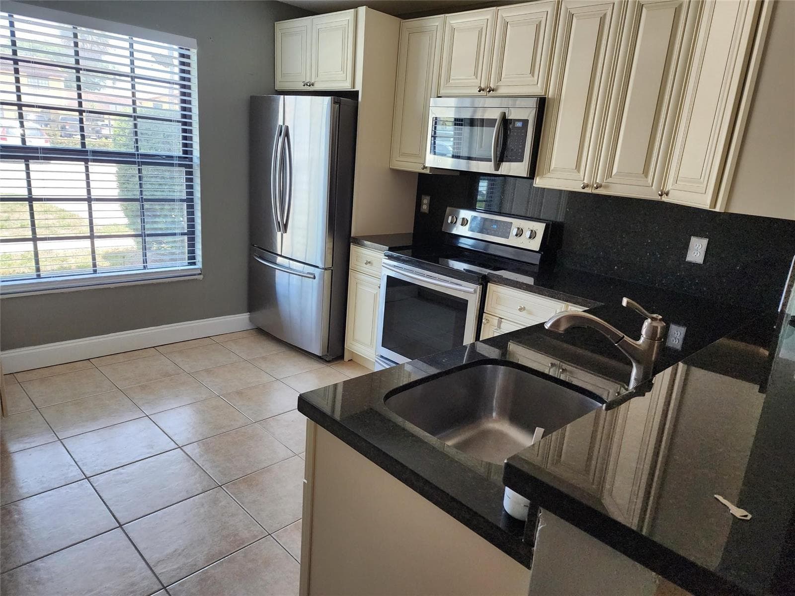 2619 NW 47th Lane, Lauderdale Lakes, FL 33313 photo 5
