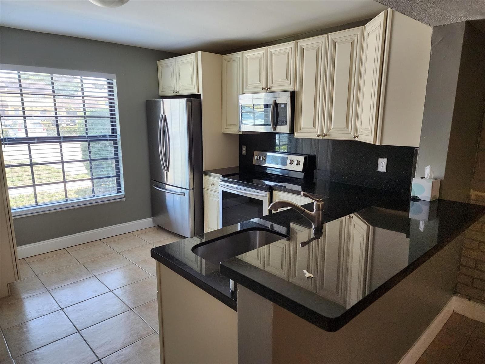 2619 NW 47th Lane, Lauderdale Lakes, FL 33313 photo 4