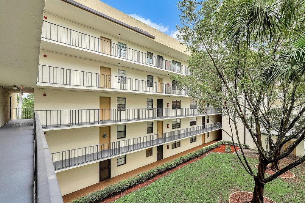 6190 Woodlands Boulevard # 311, Tamarac, FL 33319 photo 3