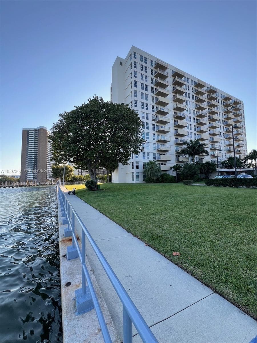880 NE 69th St # 11M, Miami, FL 33138 photo 3