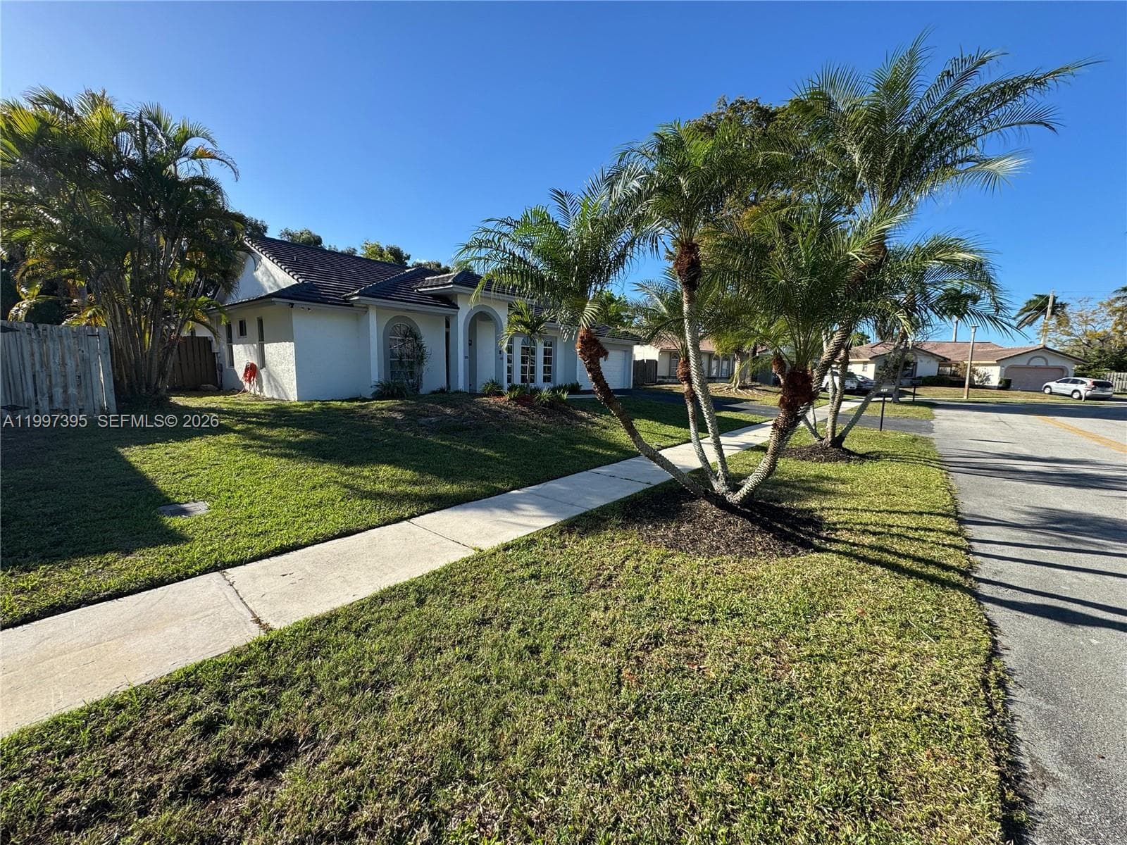 427 SW 169th Ter, Weston, FL 33326 photo 2
