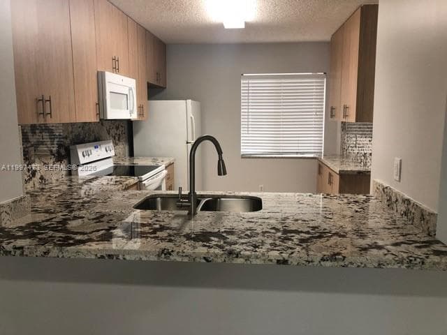 571 NW 208th Cir, Pembroke Pines, FL 33029 photo 4