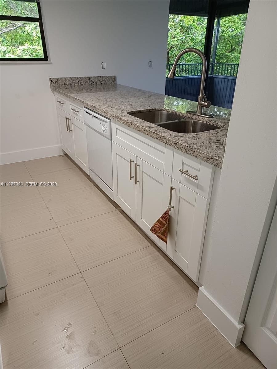 16220 NW 2nd Ave # 411, Miami, FL 33169 photo 3