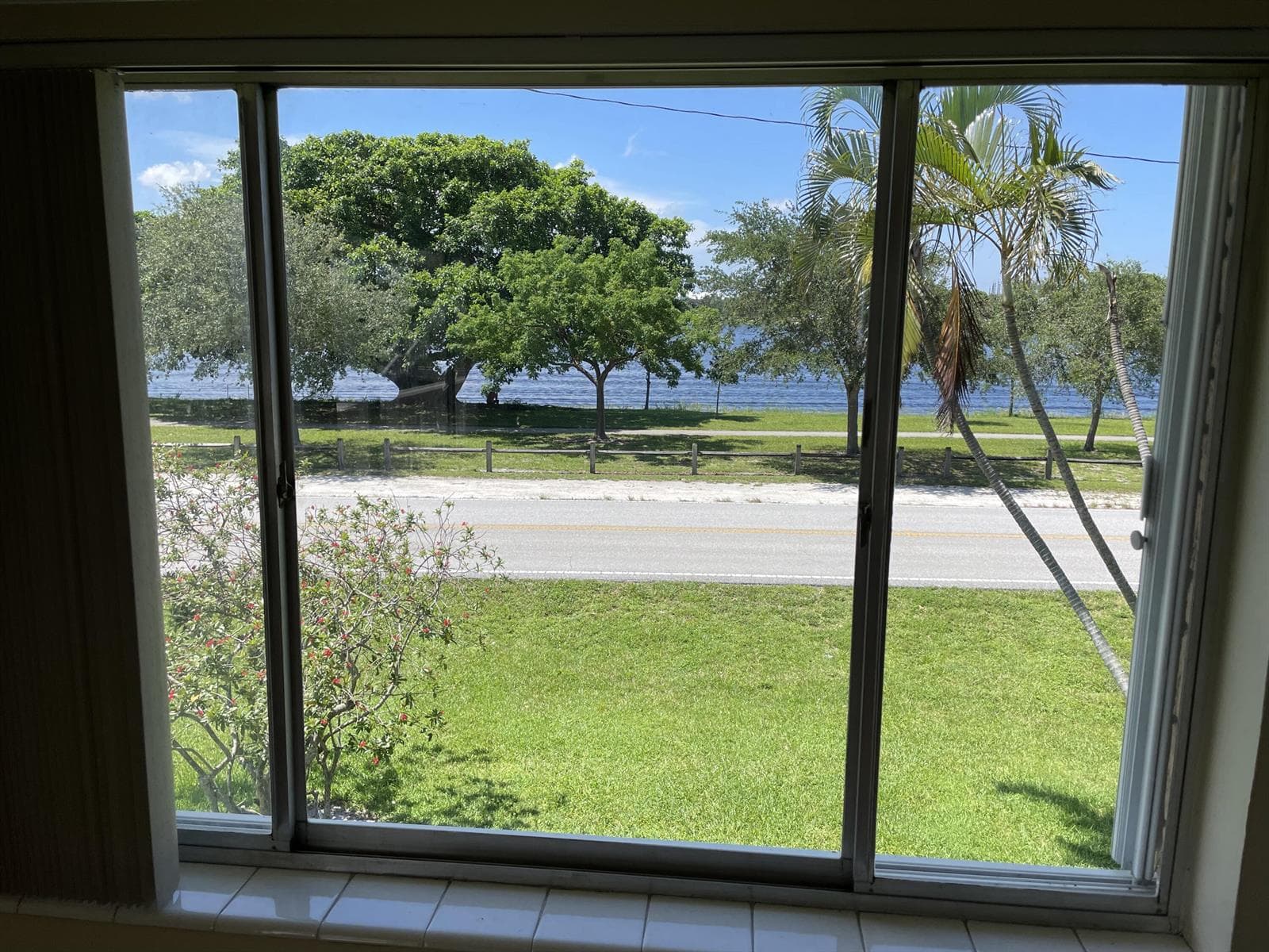 2020 Lake Osborne Drive # 11, FL 33461