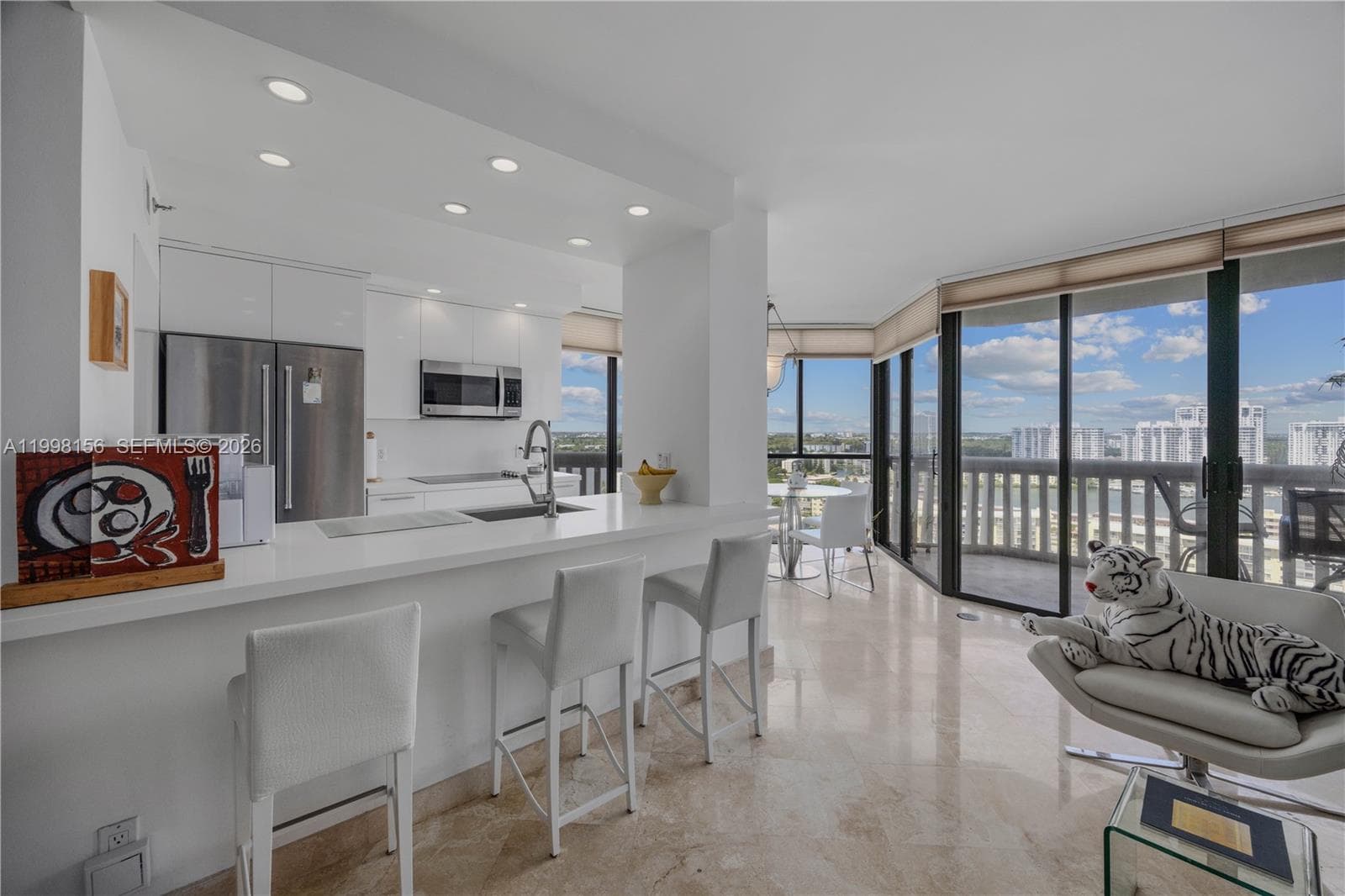 1000 W Island Blvd # 1910, Aventura, FL 33160 photo 4