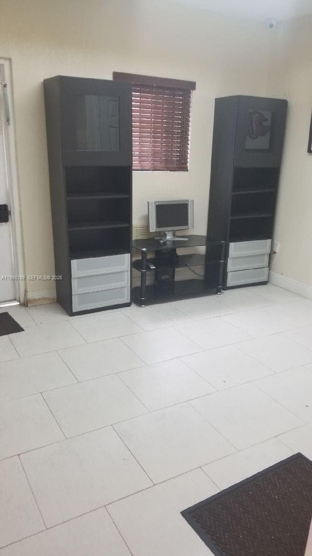 1701 W 37th St # 15, Hialeah, FL 33012 photo 4