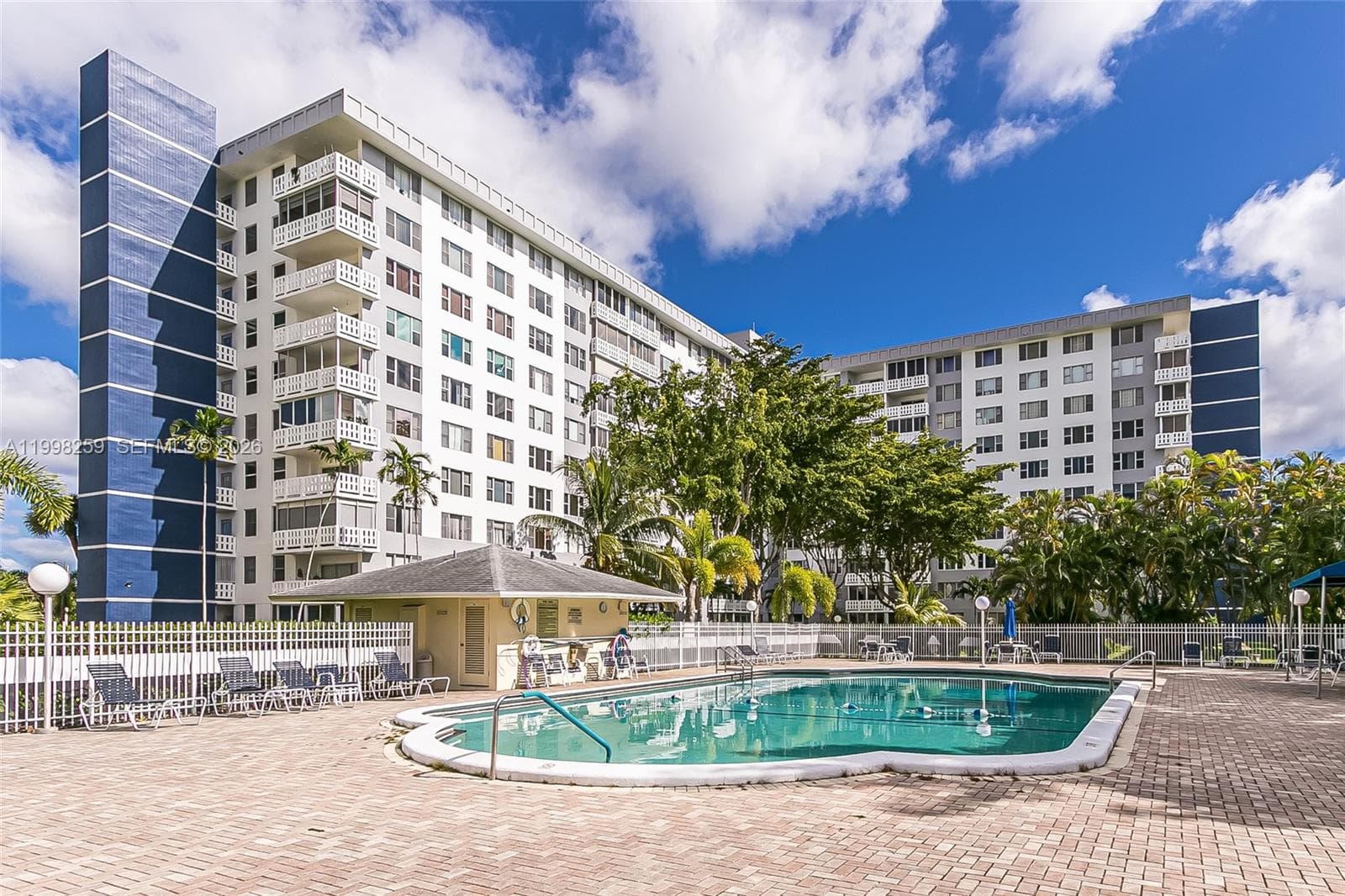 4350 Hillcrest Dr # 303, Hollywood, FL 33021 photo 2