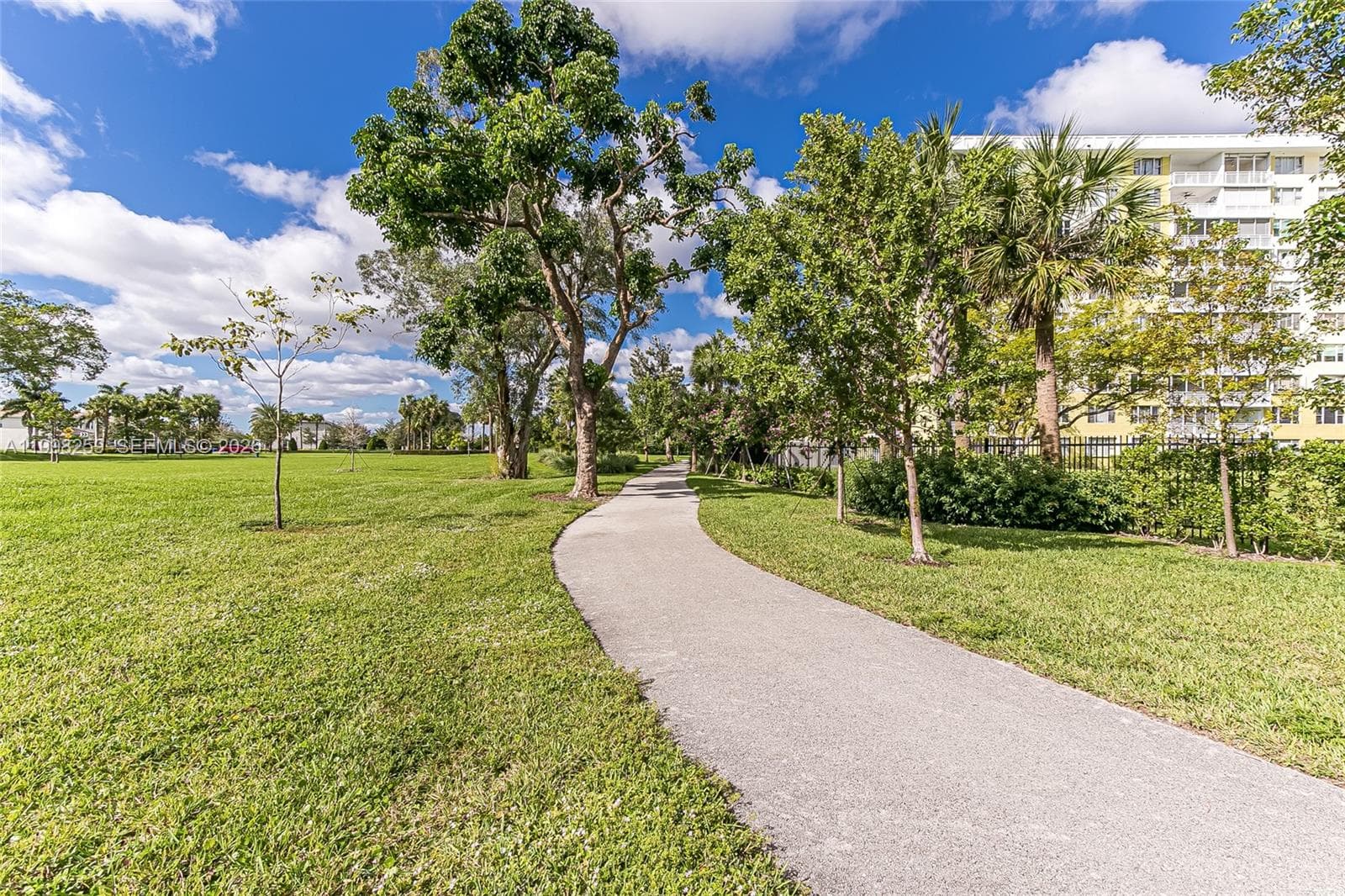 4350 Hillcrest Dr # 303, Hollywood, FL 33021 photo 3