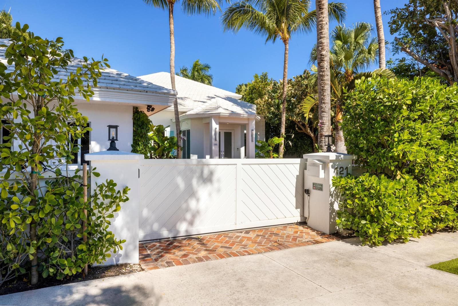 121 Seville Road, West Palm Beach, FL 33405 photo 5