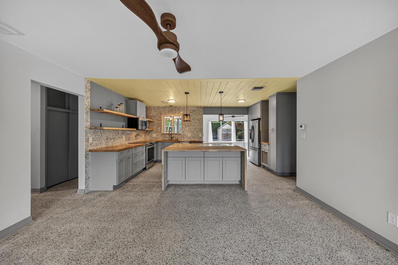 818 NW 28th Court, Wilton Manors, FL 33311 photo 2