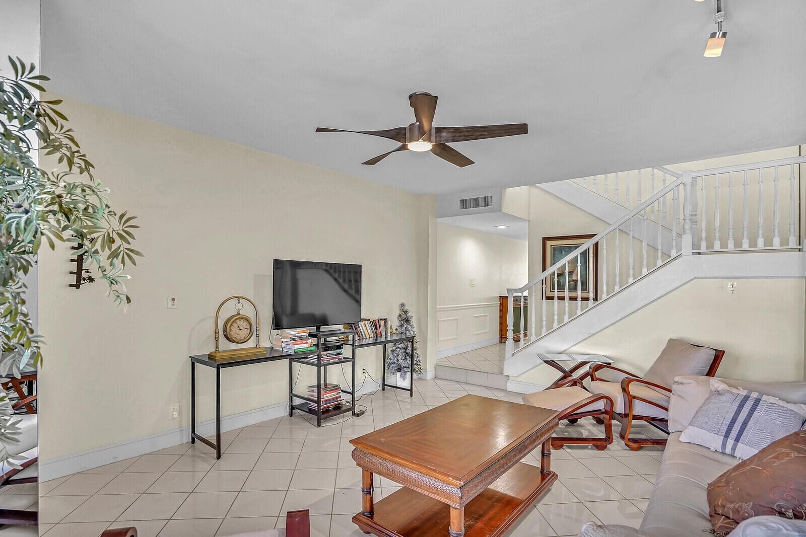 584 SE 20th Avenue # 2, Deerfield Beach, FL 33441 photo 3