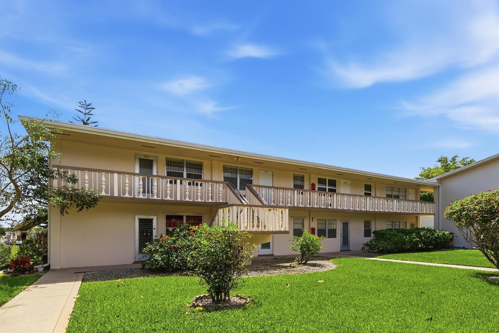 142 Norwich F, West Palm Beach, FL 33417 photo 2