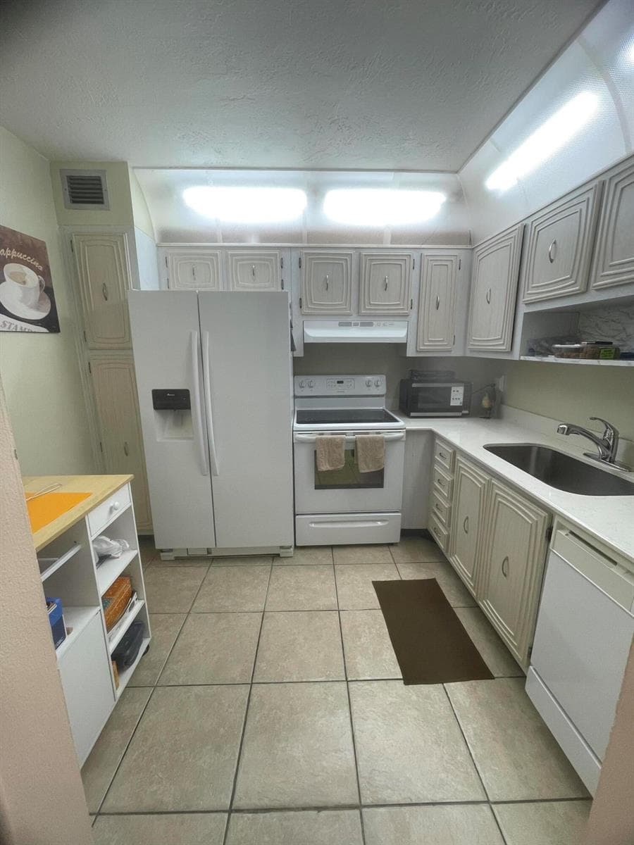2821 Somerset Drive # 118, Lauderdale Lakes, FL 33311 photo 3
