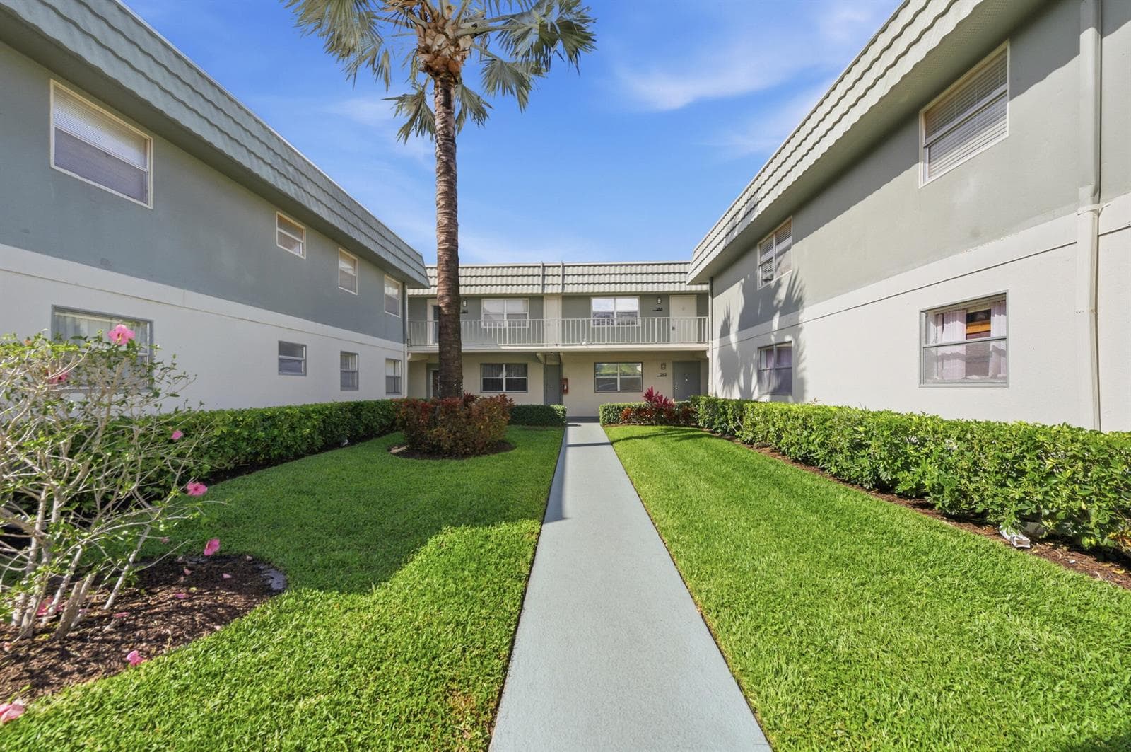 284 Flanders F, Delray Beach, FL 33484 photo 4
