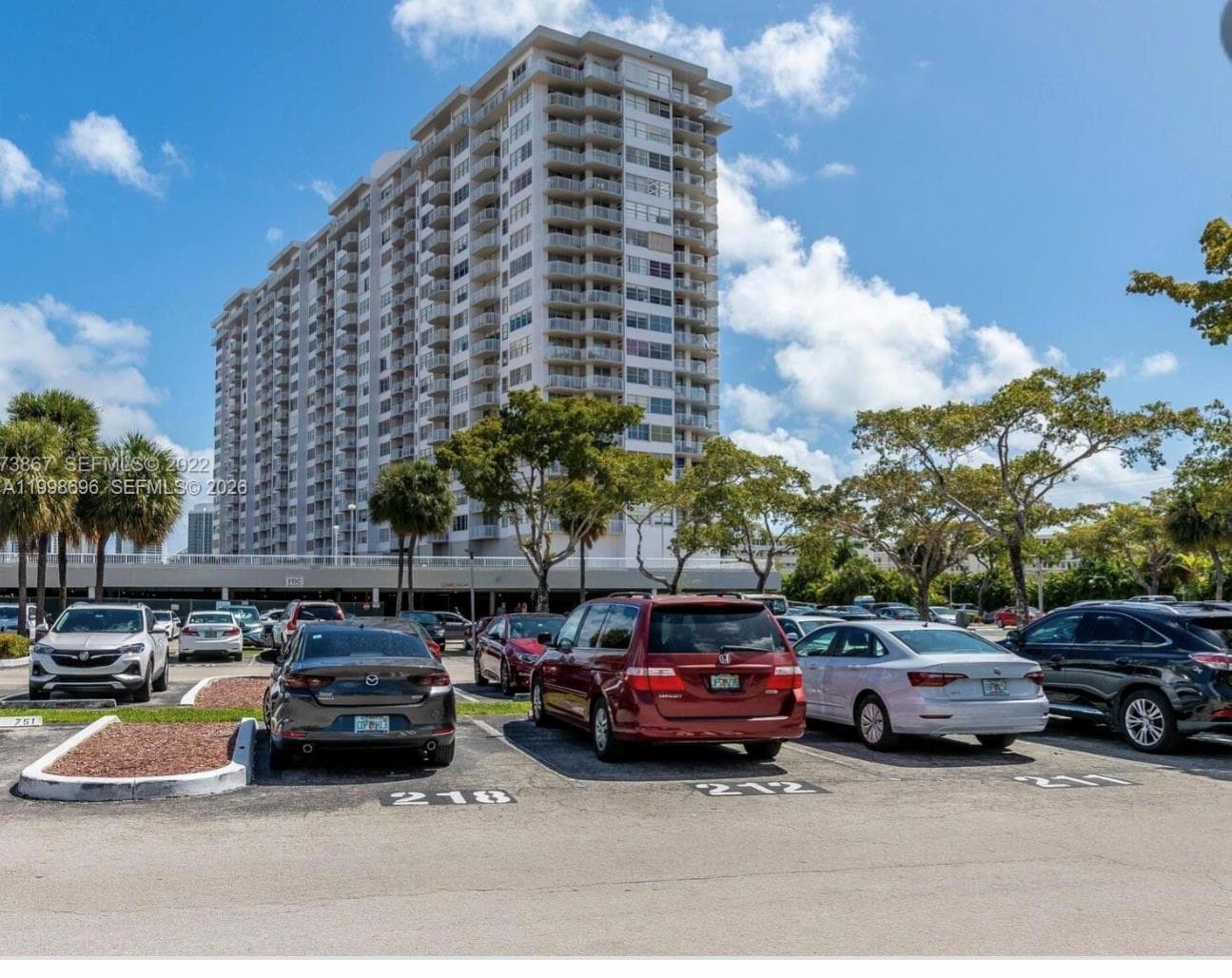 18041 Biscayne Blvd # 1104, Aventura, FL 33160 photo 2