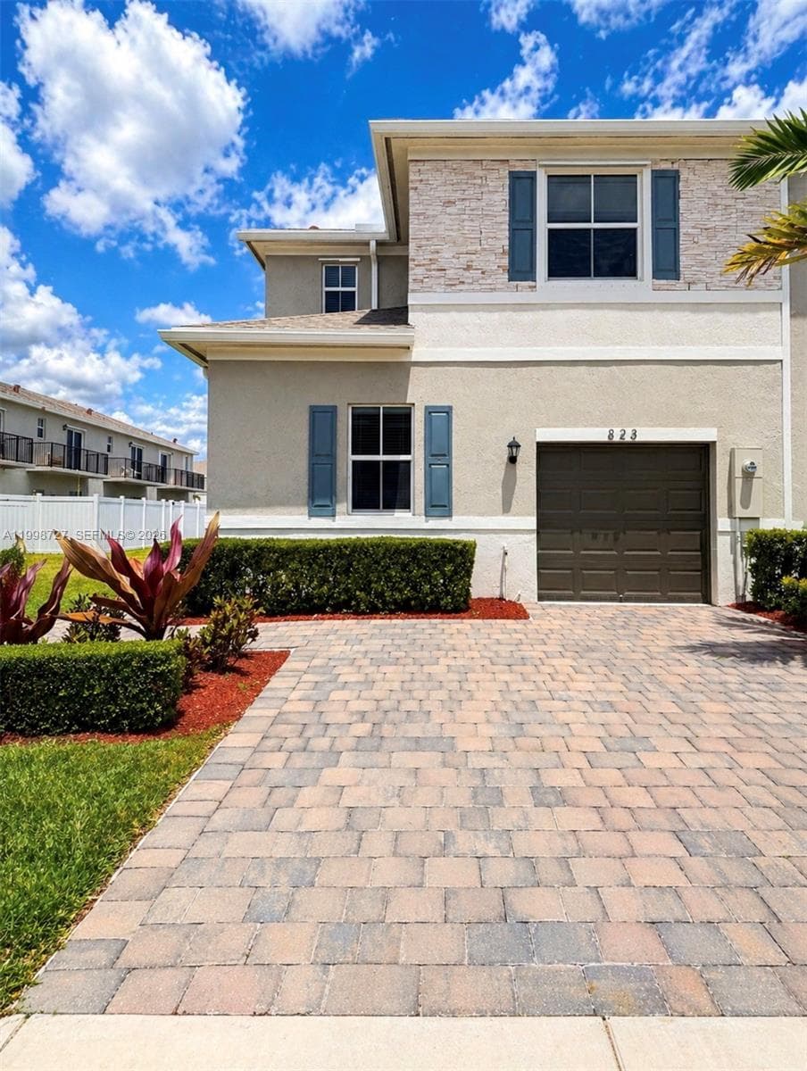 823 SE 17th St, Homestead, FL 33034 photo 2