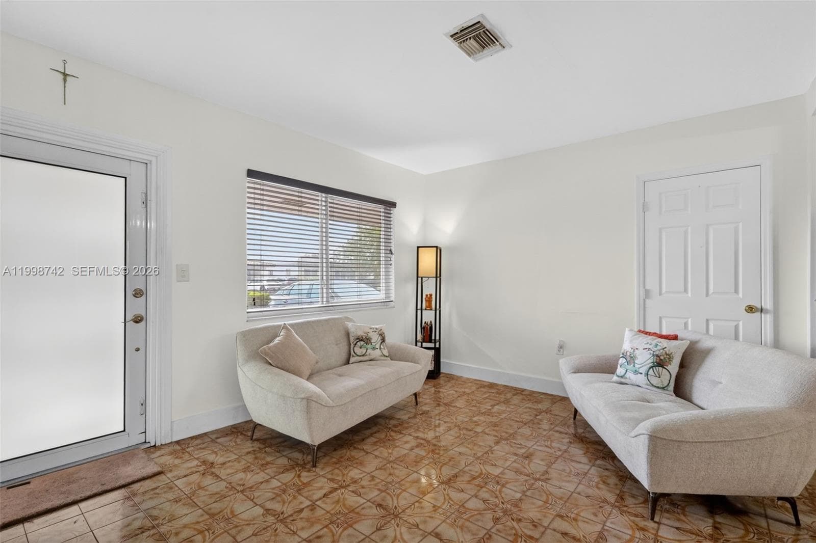 733 W 33rd St, Hialeah, FL 33012 photo 3
