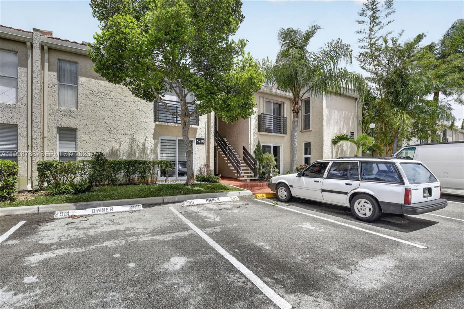 5240 NE 6th Ave # H26, Oakland Park, FL 33334 photo 2