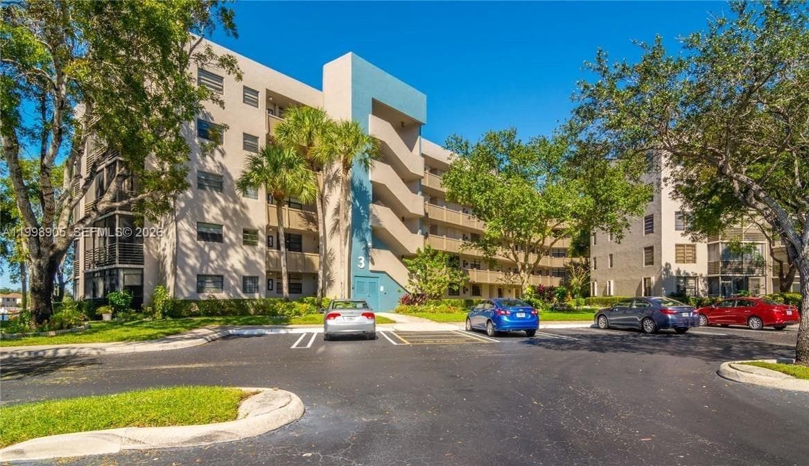 1100 Colony Point Cir # 105, Pembroke Pines, FL 33026 photo 2