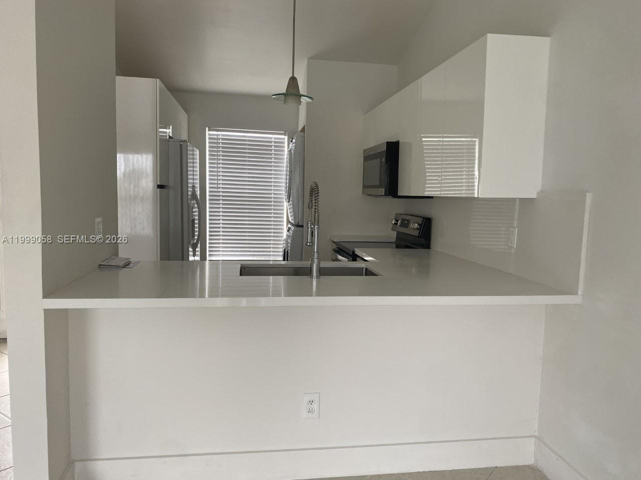 219 SE 8th St # 601, Hallandale Beach, FL 33009