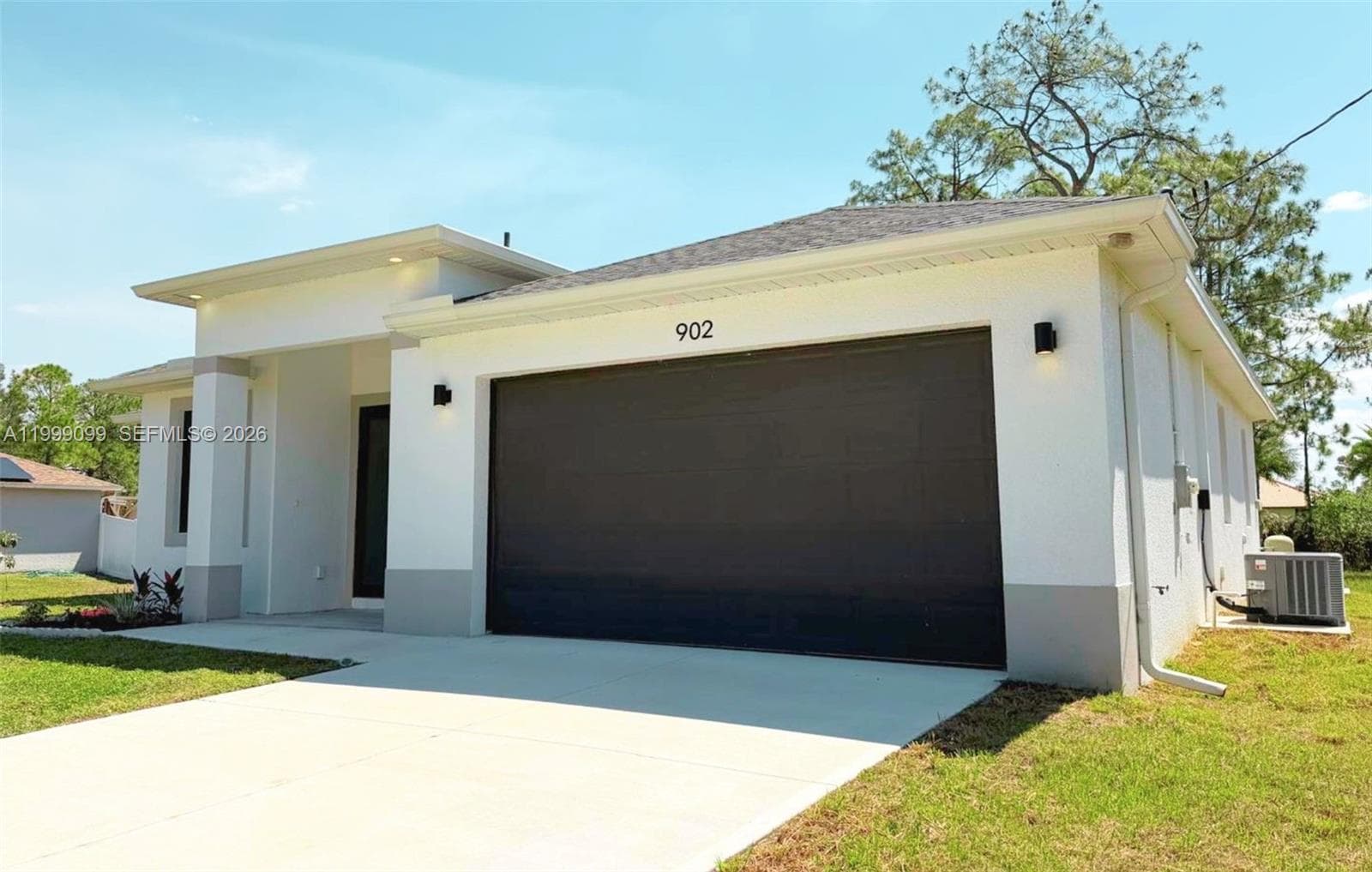 902 MAGNOLIA AVE, Lehigh Acres, FL 33972 photo 2