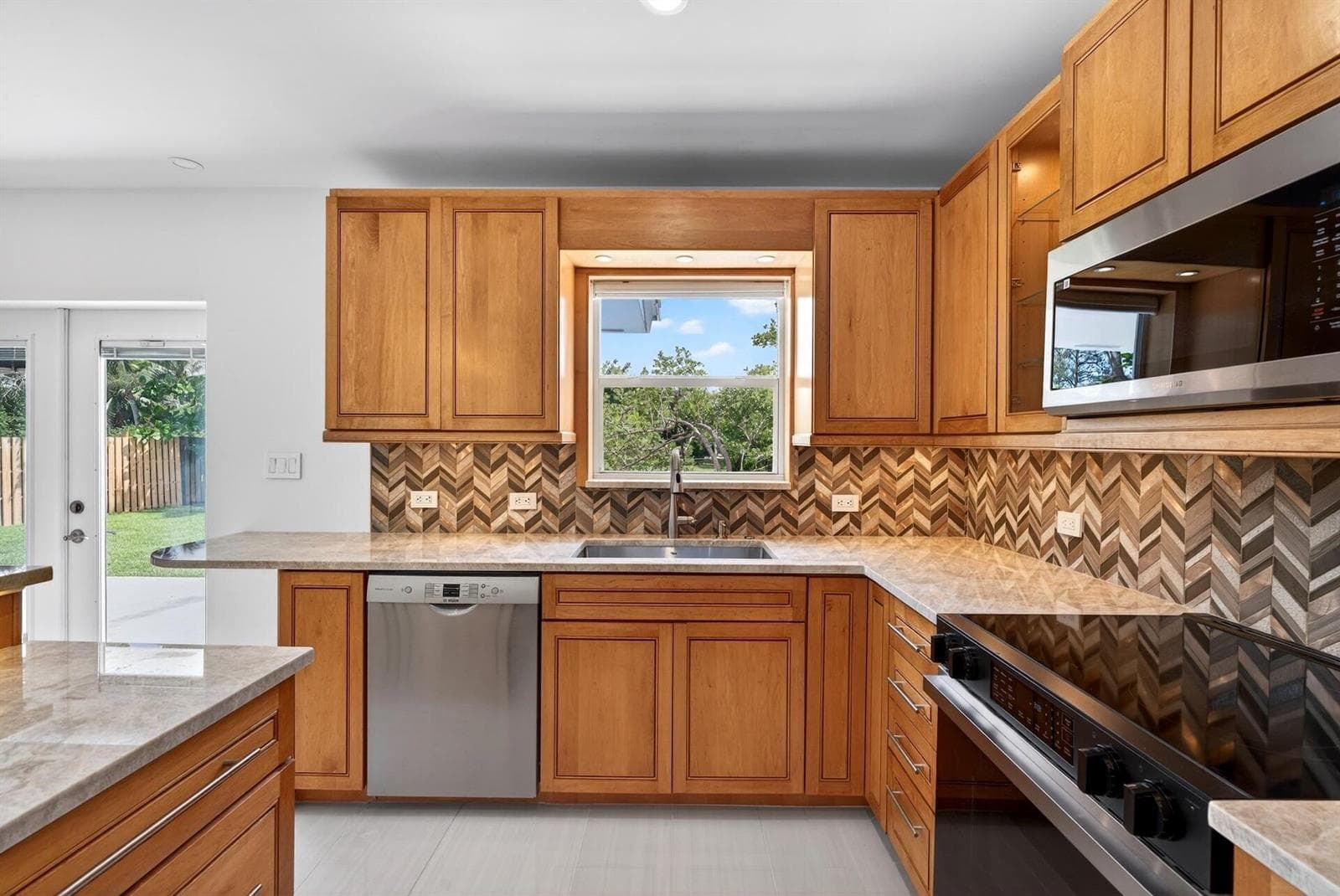648 NW 30th Court, Wilton Manors, FL 33311 photo 5