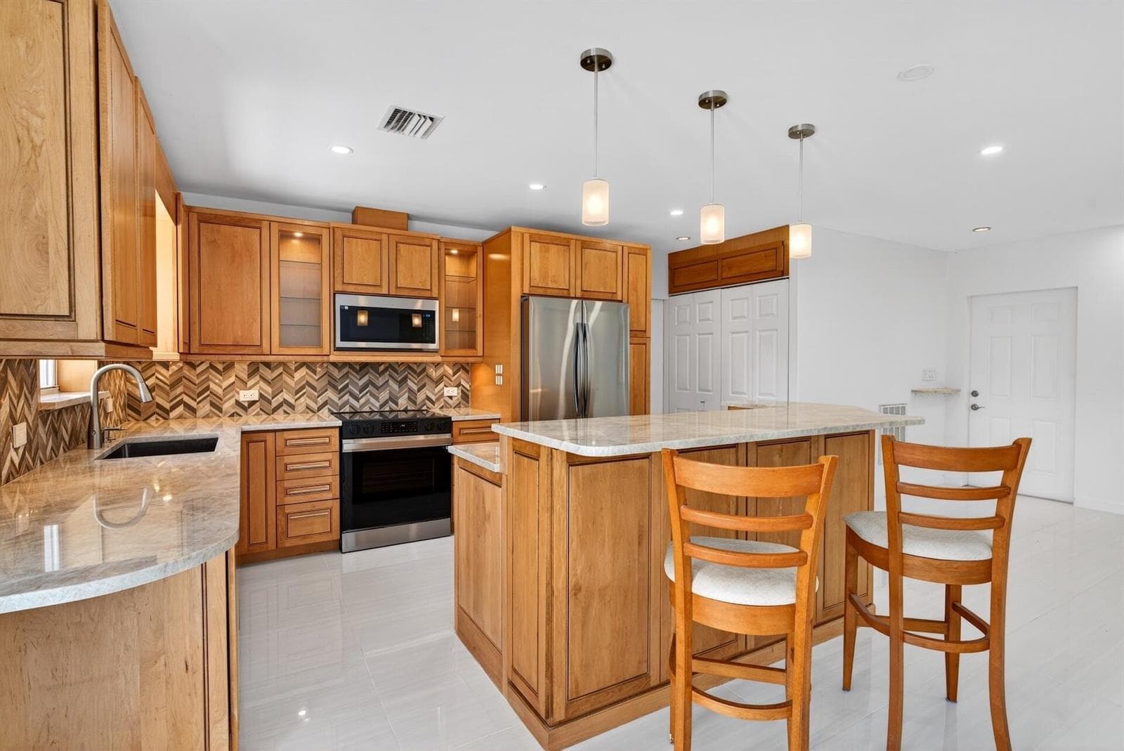 648 NW 30th Court, Wilton Manors, FL 33311 photo 4
