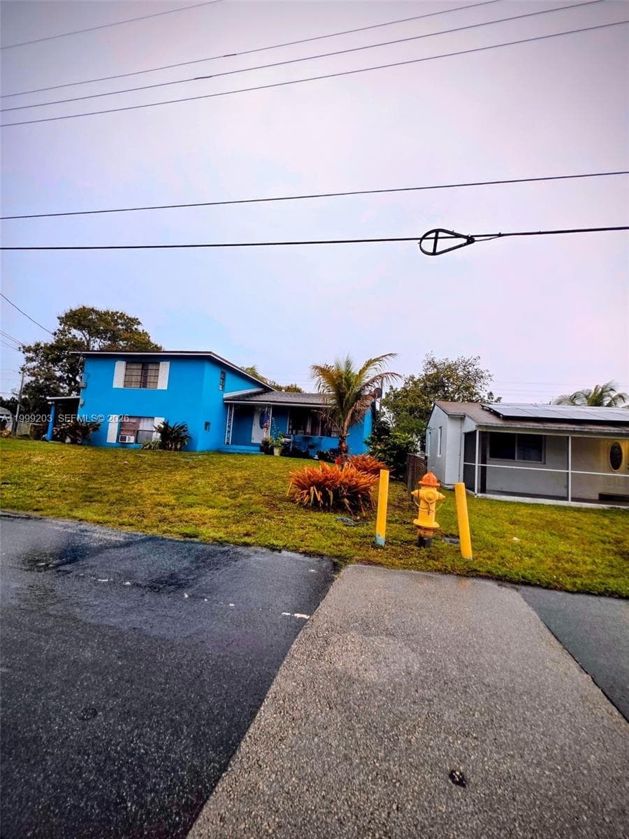 720 SW 7th Ter, Hallandale Beach, FL 33009 photo 3