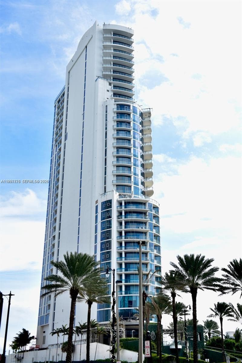 17475 Collins Ave # 2802, Sunny Isles Beach, FL 33160