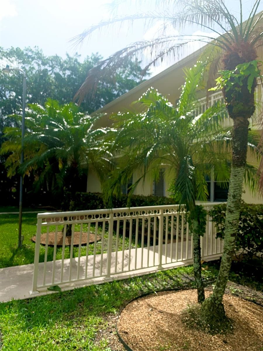 96 Hastings F, West Palm Beach, FL 33417 photo 2
