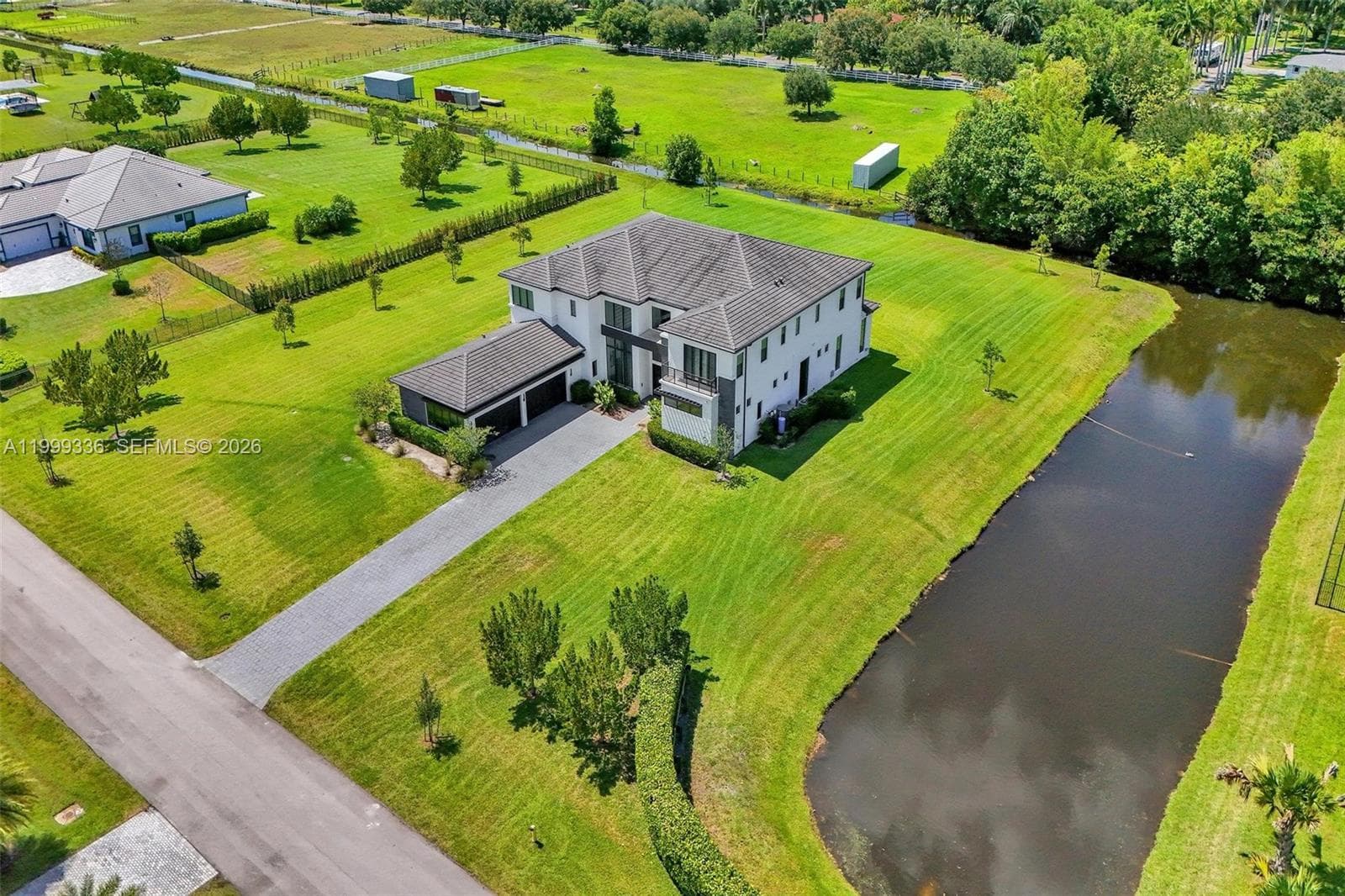 17811 SW 58th St, Southwest Ranches, FL 33331 photo 2