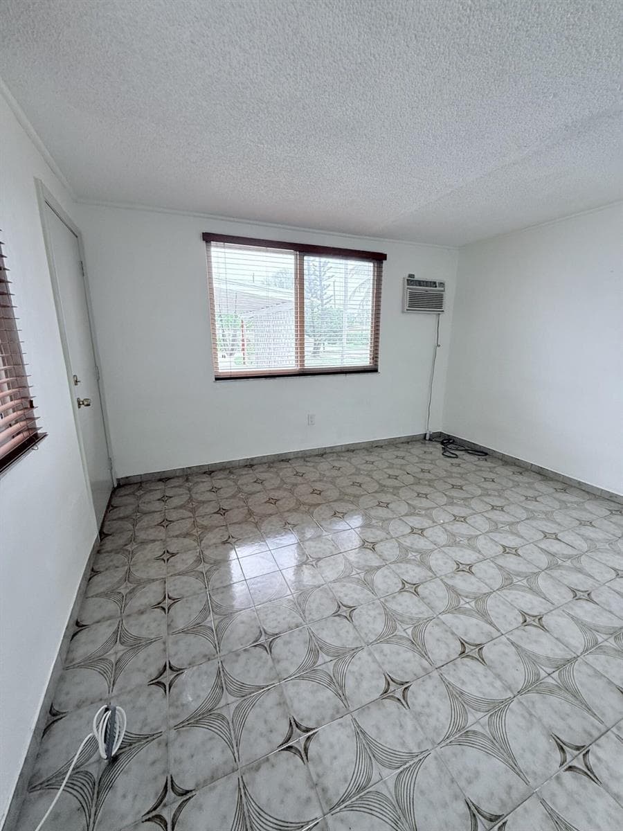 957 W 67th Street, Hialeah, FL 33012 photo 4
