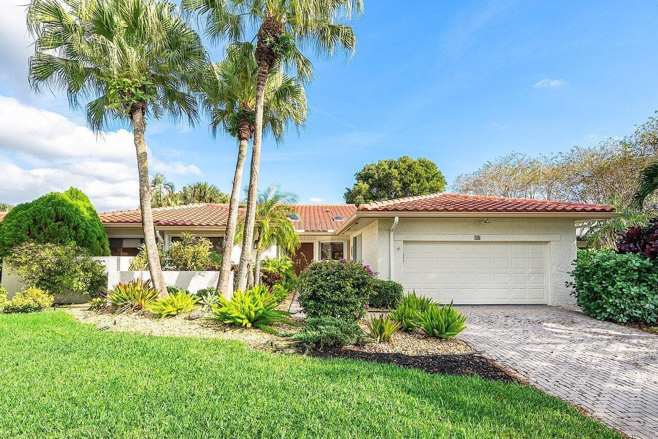 18 Bristol Lane, Boynton Beach, FL 33436 photo 2