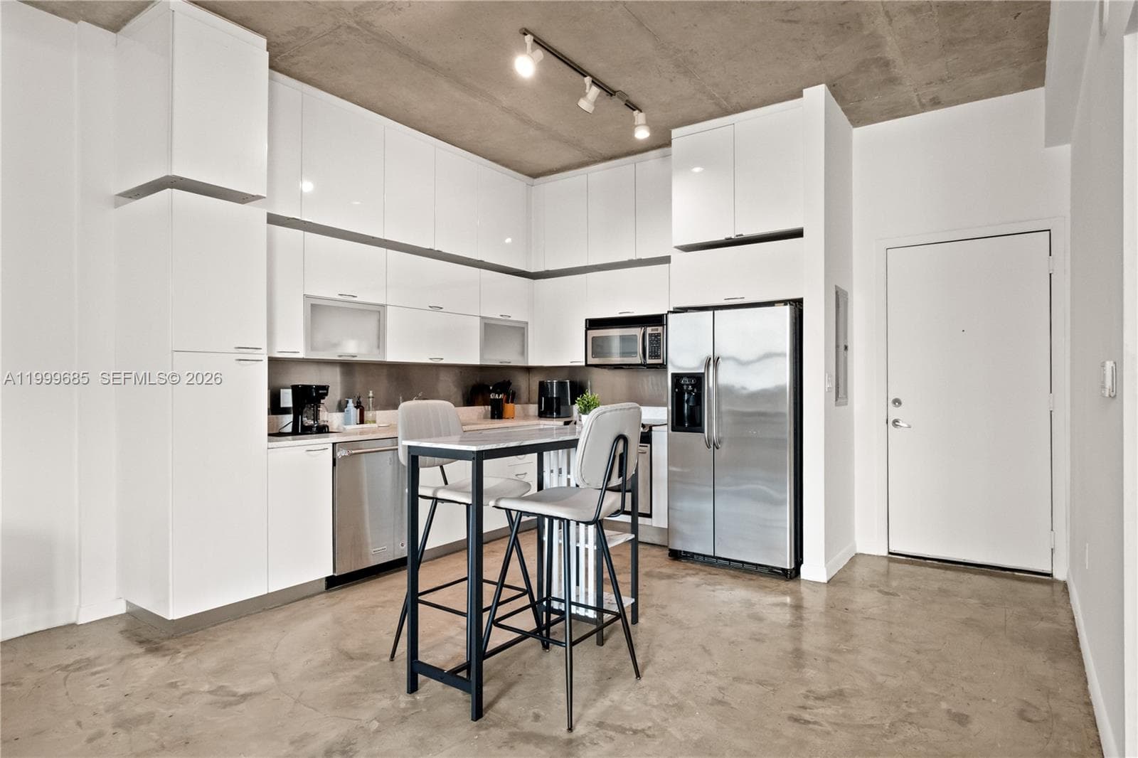 234 NE 3rd St # 1704, Miami, FL 33132 photo 3