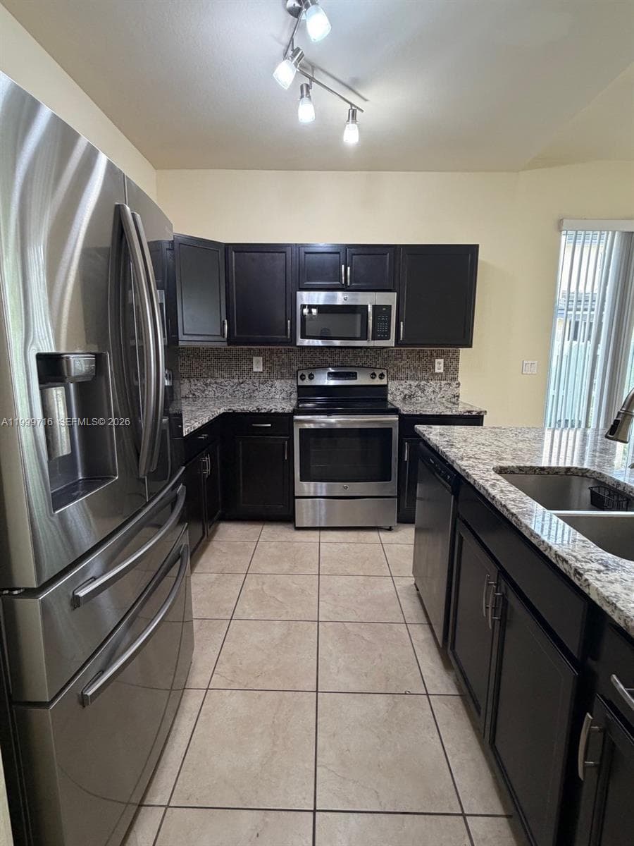 133 SE 28 # 8, Homestead, FL 33033 photo 4