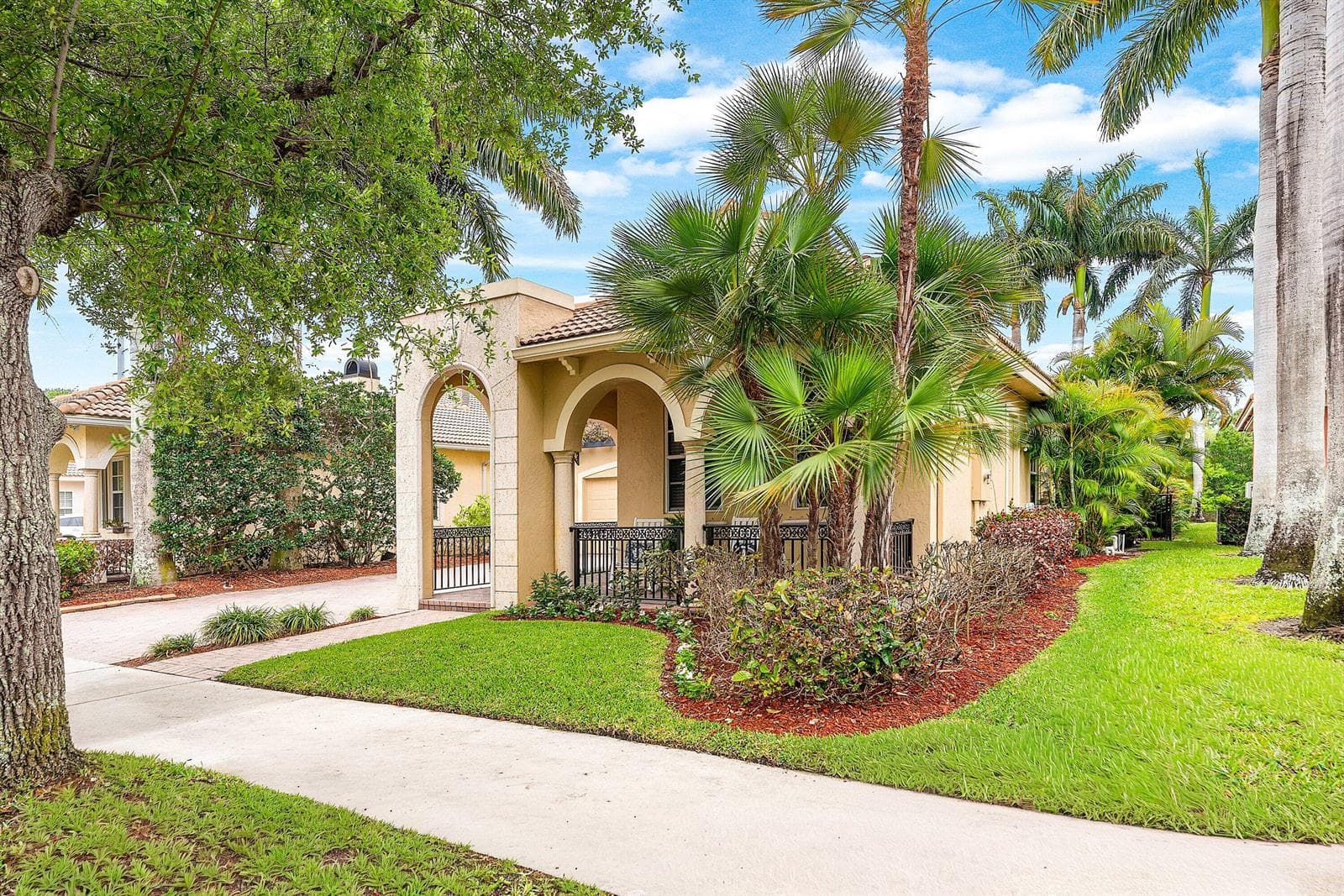 123 Via Castilla, Jupiter, FL 33458 photo 4