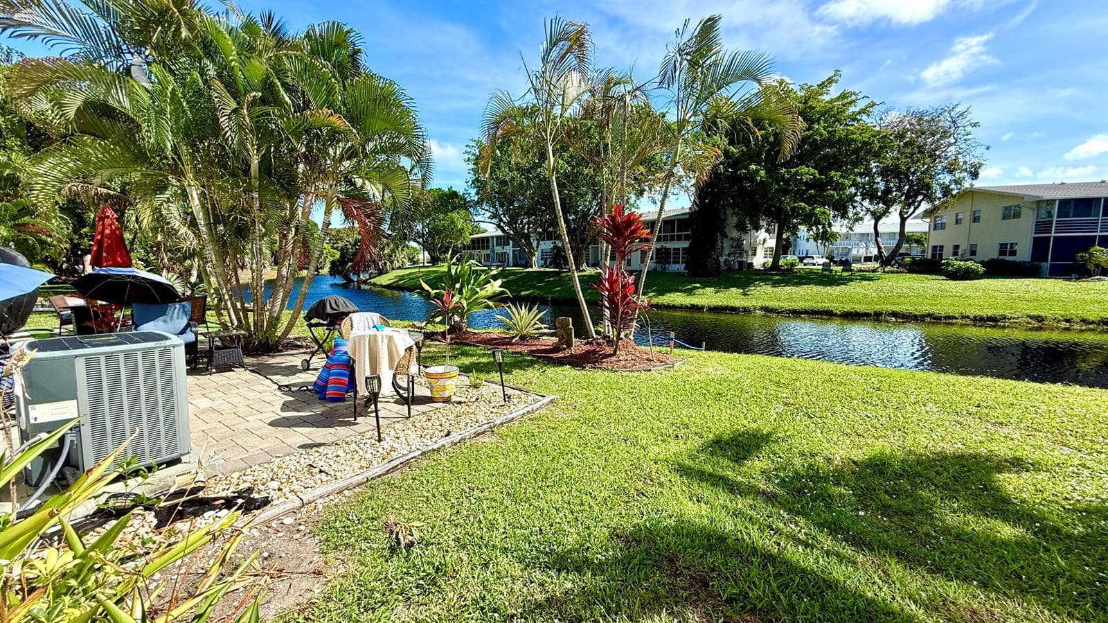 79 Lyndhurst D, Deerfield Beach, FL 33442 photo 2