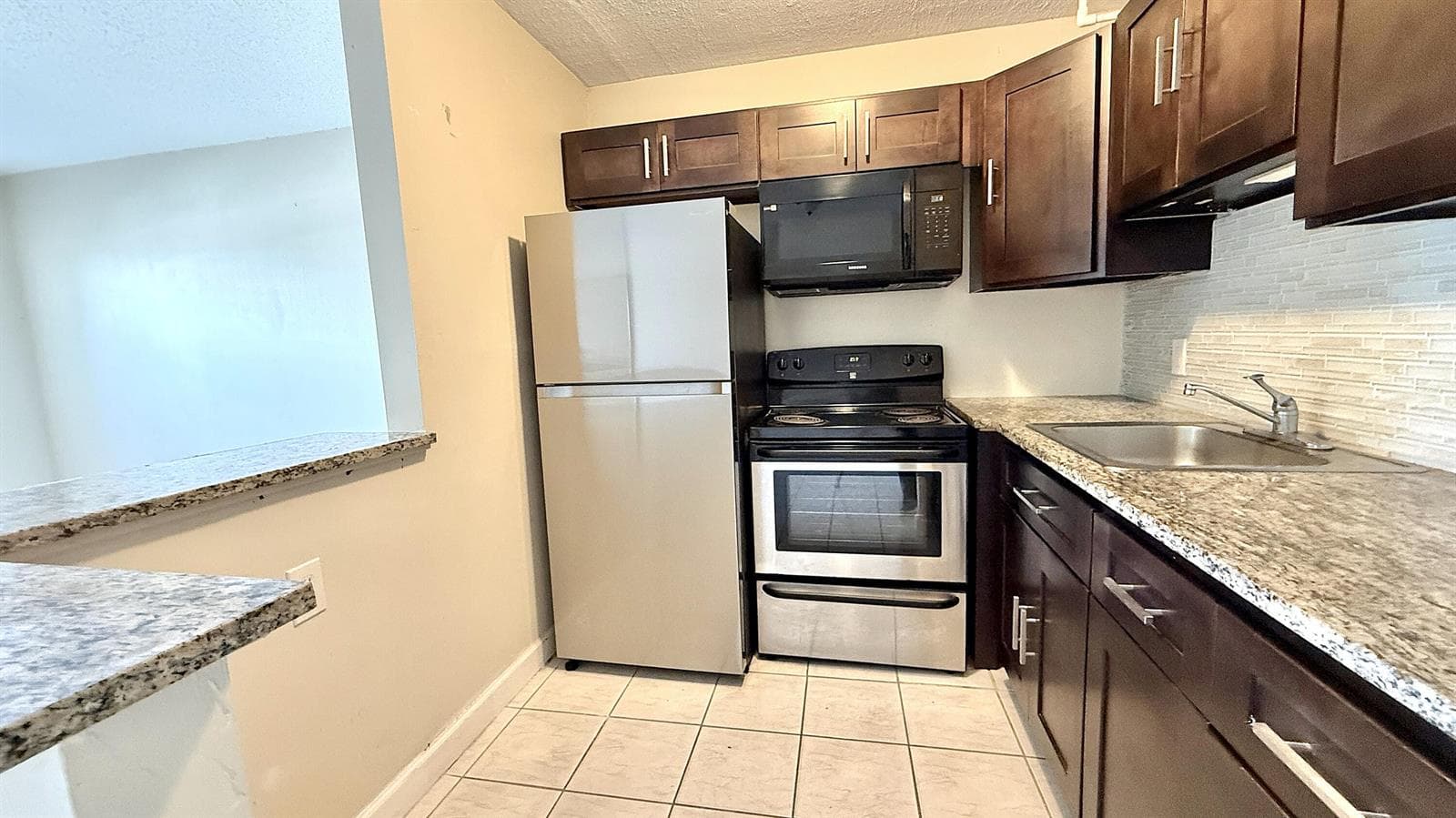 79 Lyndhurst D, Deerfield Beach, FL 33442 photo 3