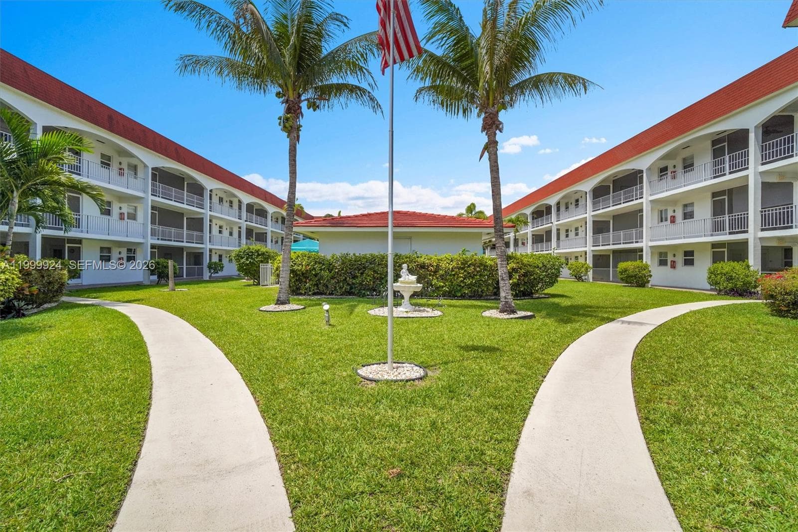 580 Egret Dr # 303, Hallandale Beach, FL 33009 photo 2