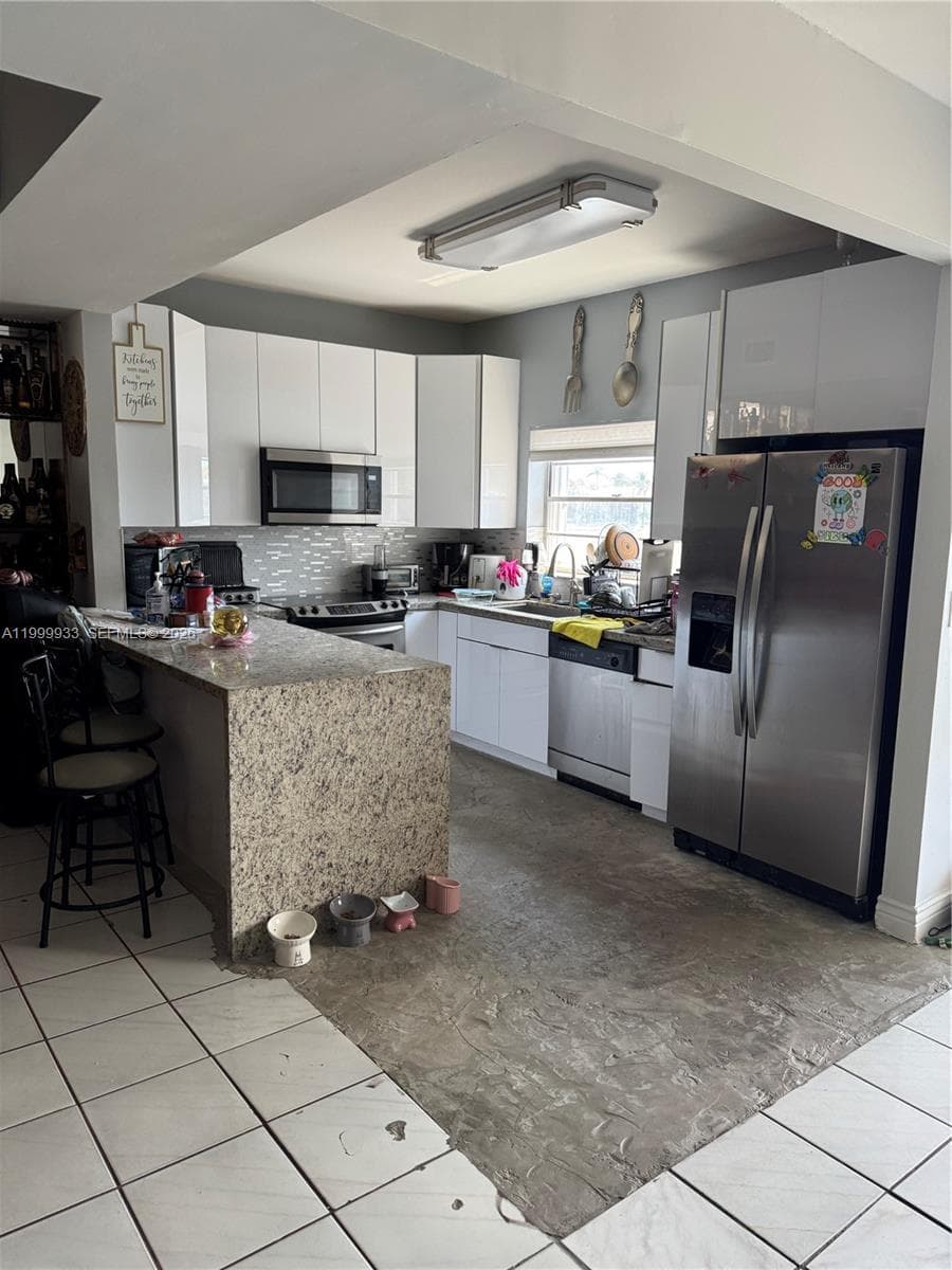 8270 NW 191st Ln # 13L, Hialeah, FL 33015 photo 3