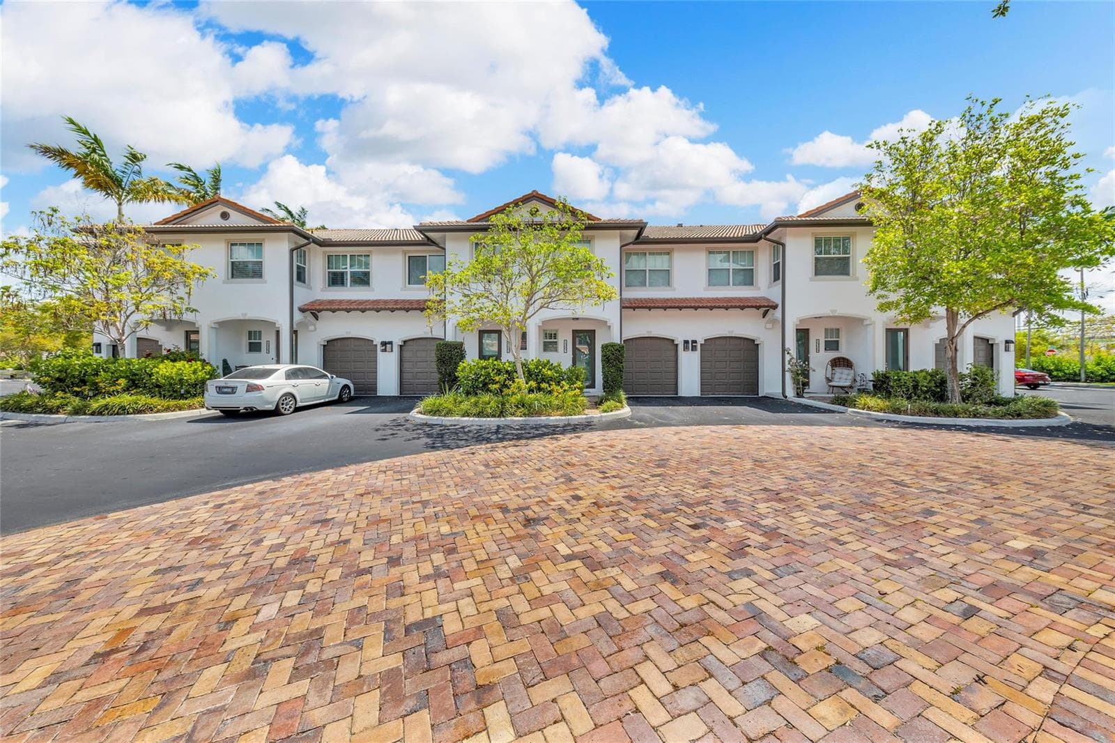 1327 SE 3rd Avenue, Pompano Beach, FL 33060 photo 2