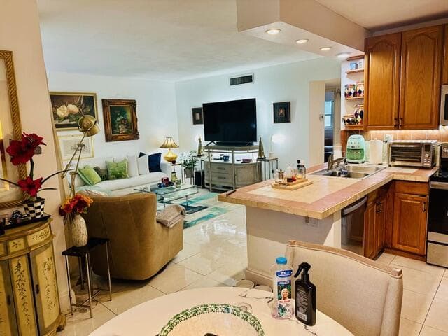 1150 NW 30th Court NW # 203, Wilton Manors, FL 33311 photo 3