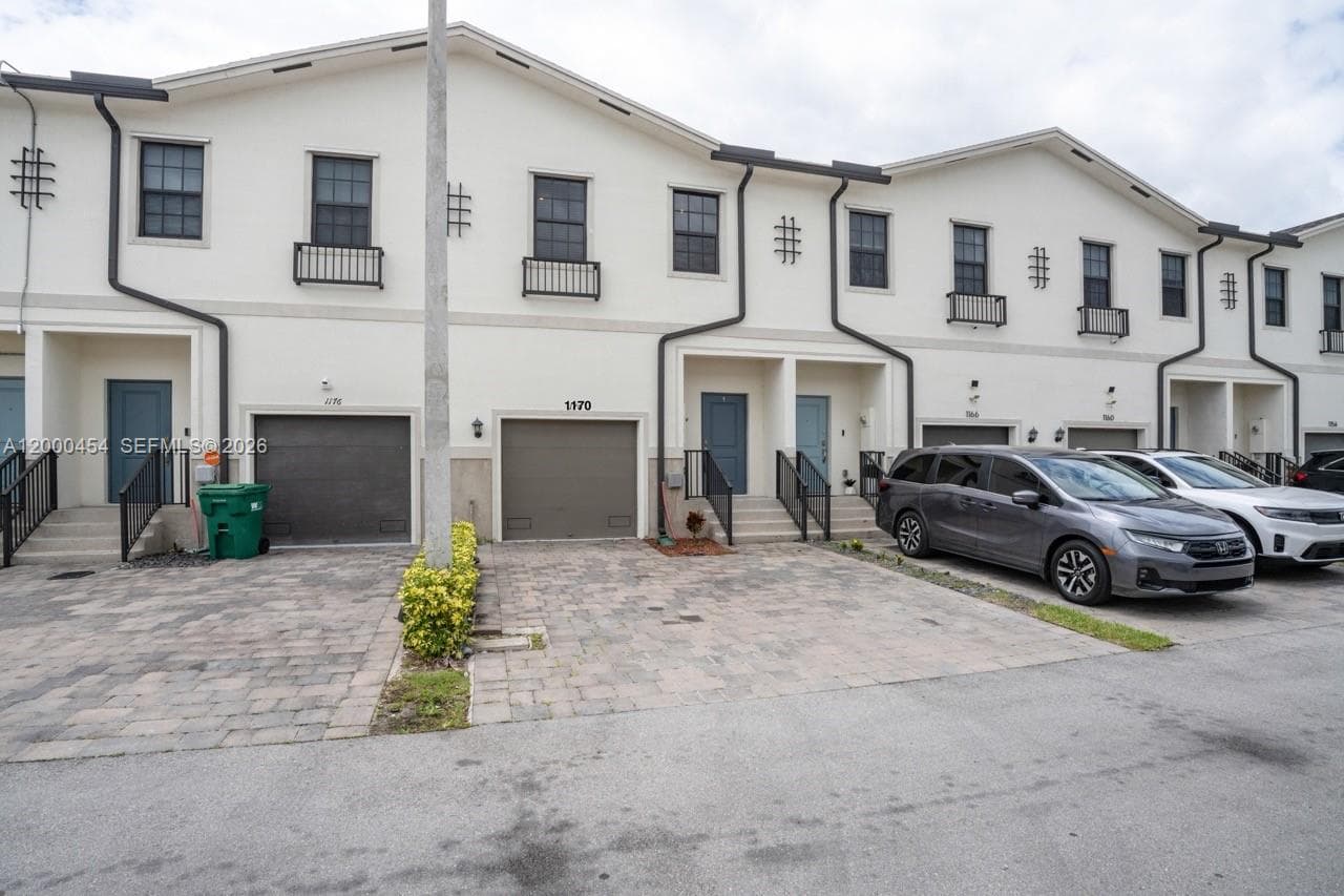 1170 SW 7th Ct, Florida City, FL 33034 photo 2