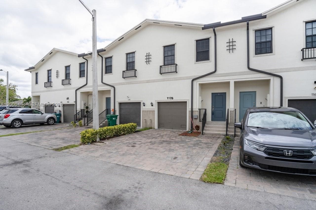 1170 SW 7th Ct, Florida City, FL 33034 photo 3