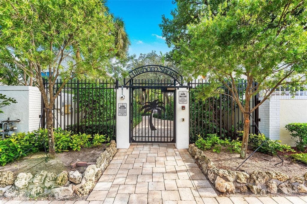 3213 Dover Road, Pompano Beach, FL 33062 photo 3
